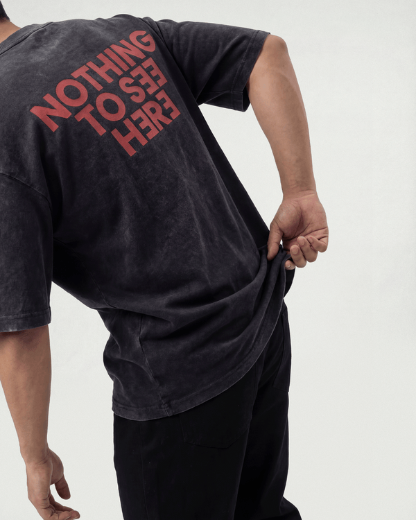 Nothing To See Here Grafik T-Shirt